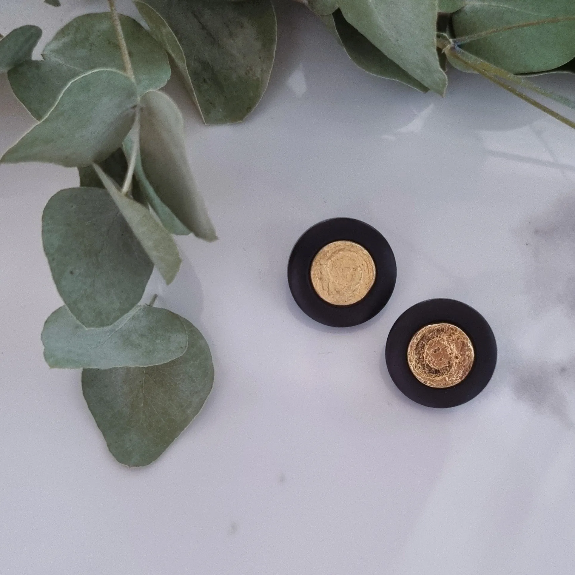 Vintage earrings - Gold and black