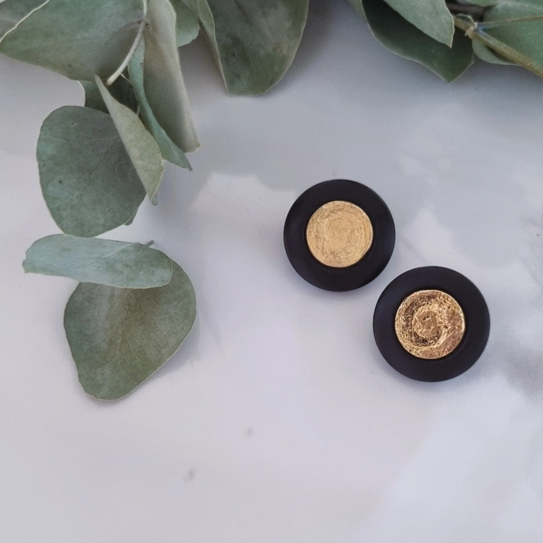 Vintage earrings - Gold and black